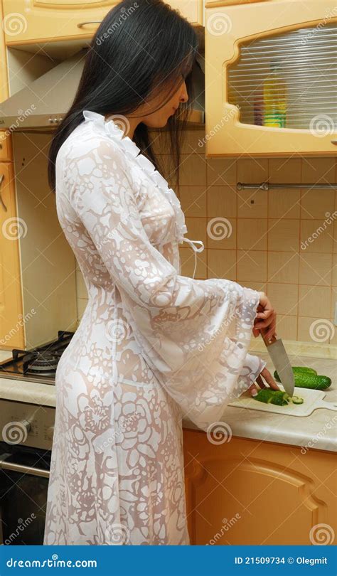 donne nude in cucina|Kitchen